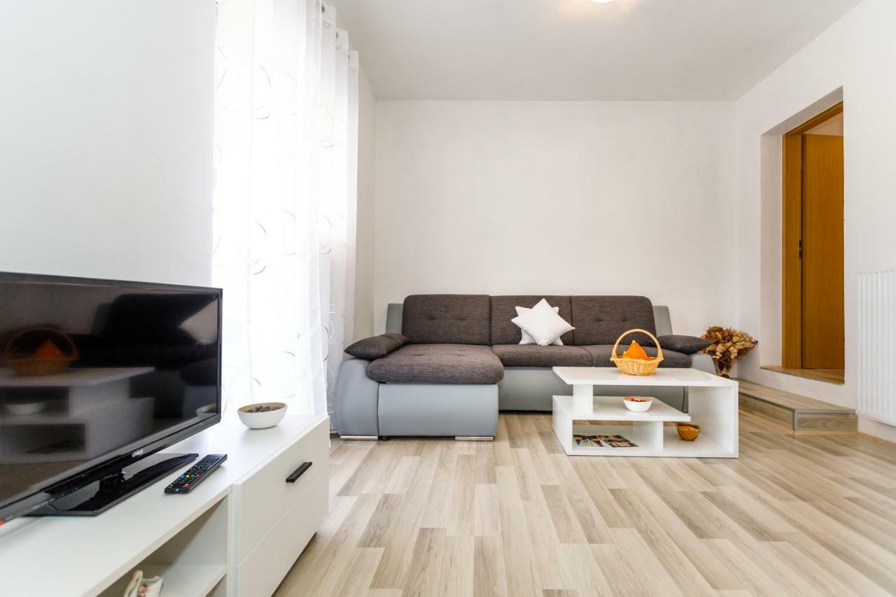 Apartman Dobrila Vrh  Екстериор снимка